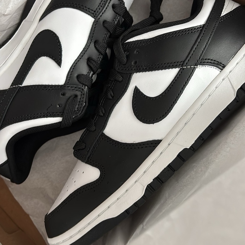 Nike Men's Black and White Sneakers